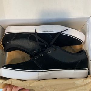 Globe men’s shoes